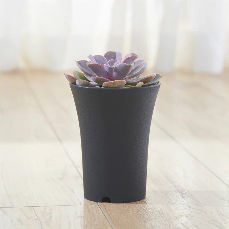 Tall plastic pot with barrel, small