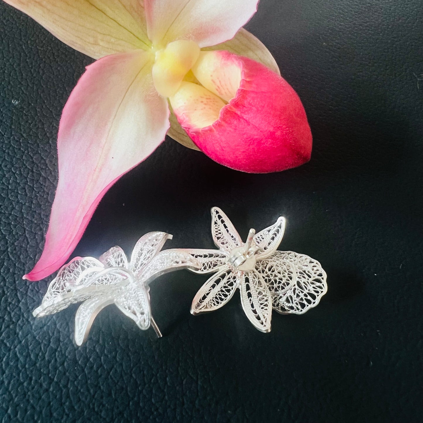 Orchid earrings in silver, handmade in Ecuador