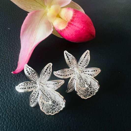 Orchid earrings in silver, handmade in Ecuador