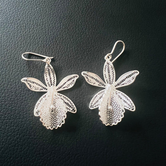 Orchid earrings in silver, handmade in Ecuador