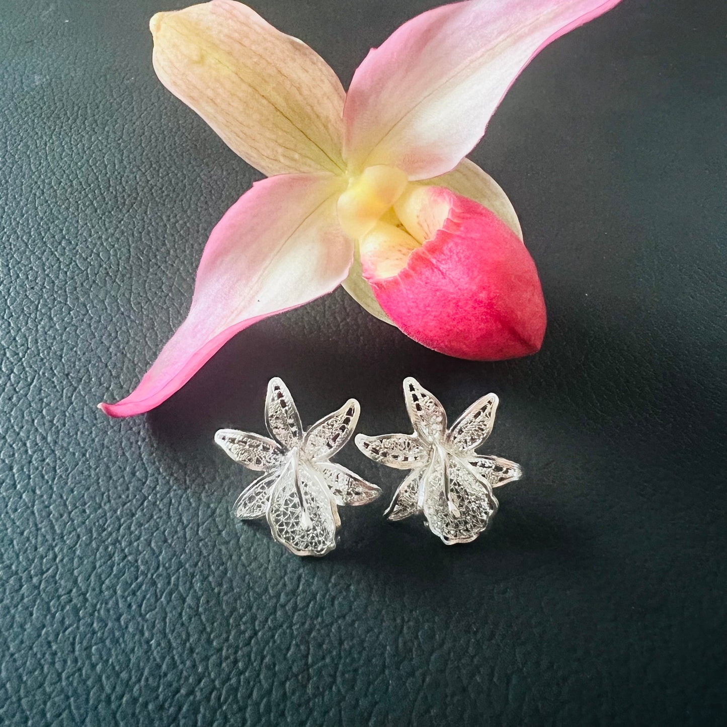 Orchid earrings in silver, handmade in Ecuador