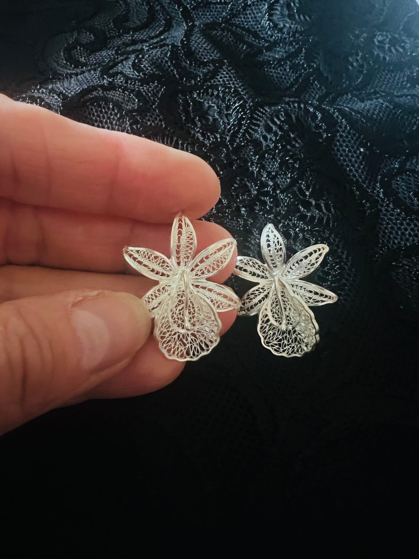 Orchid earrings in silver, handmade in Ecuador