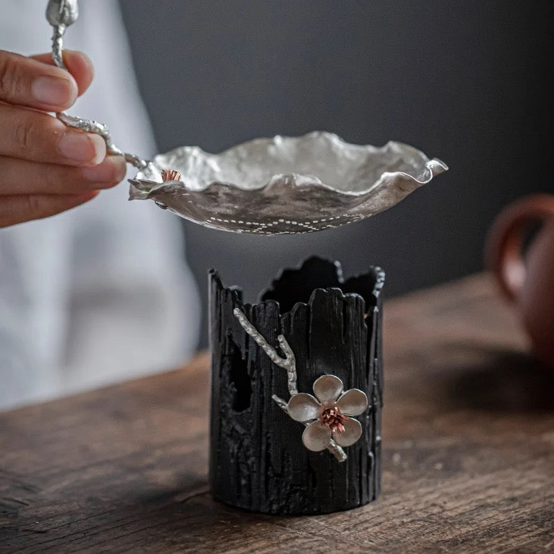 Base for tea strainer, black with plum blossom