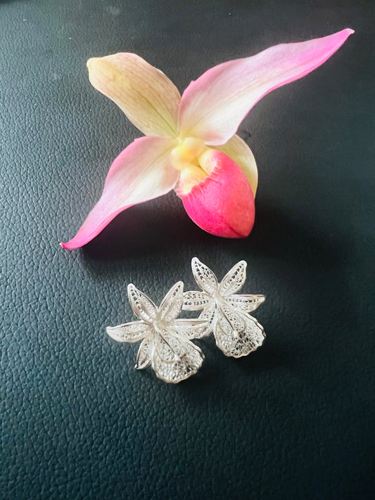 Orchid earrings in silver, handmade in Ecuador